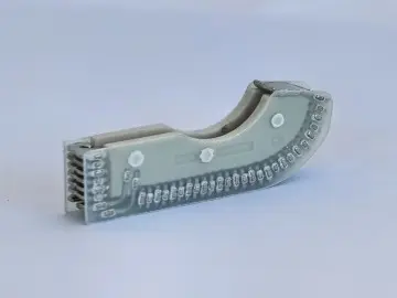 Arc extinguishing cover for small circuit breaker38