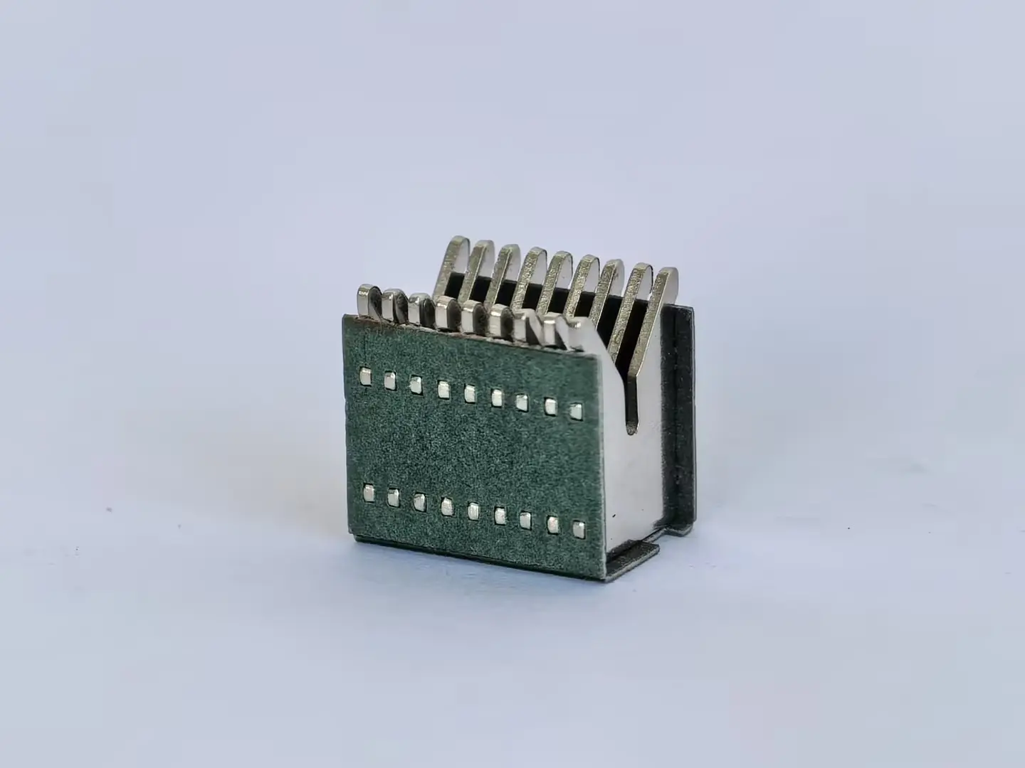 Arc extinguishing cover for small circuit breaker54.jpg