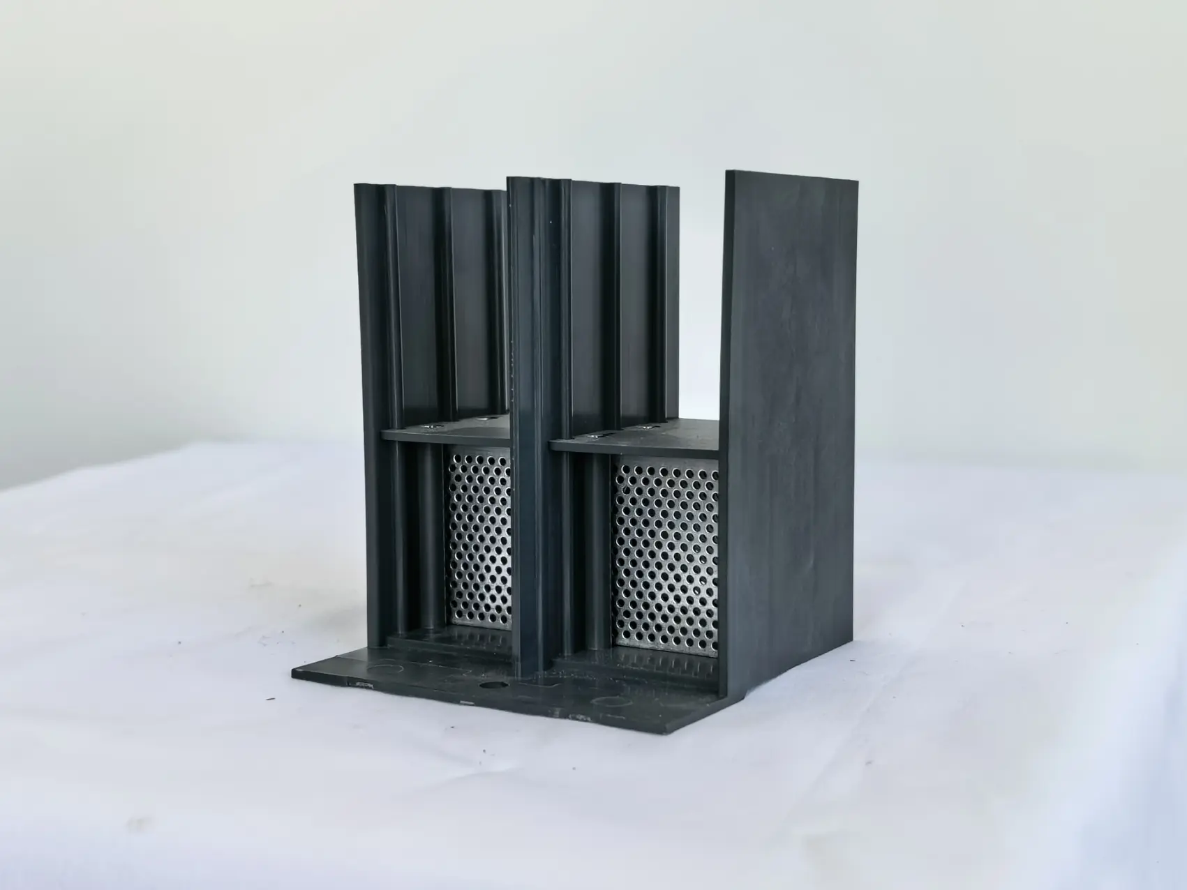 Arc extinguishing cover of molded case circuit breaker83.jpg