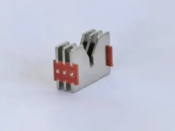 Arc extinguishing cover for small circuit breaker40